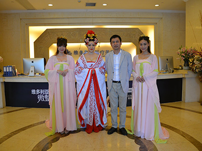 �ʘ�ȦŮ����¡��